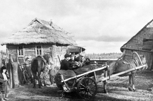 Крестьяне Псковской области, 1942 год. Фото: РИА Новости